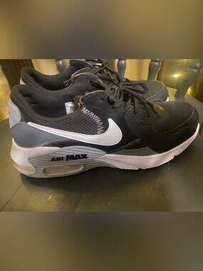 Nike Air Max Men's Black and White Low-Top Sneakers
